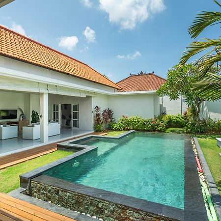 Modern 3 Bedrooms Villa Beach Walking Distance Seminyak  Luaran gambar